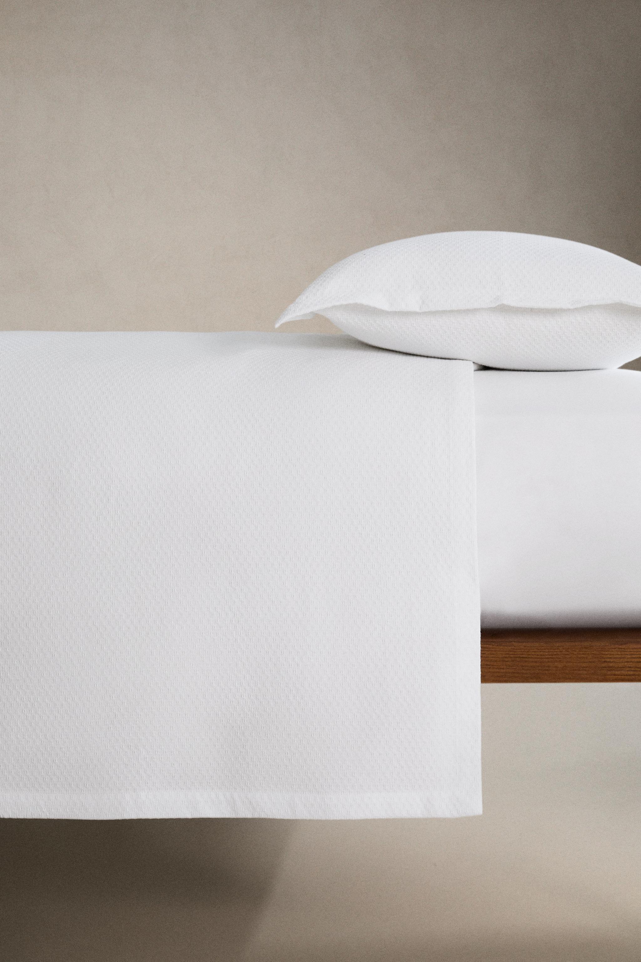 EMBOSSED COTTON BEDSPREAD
